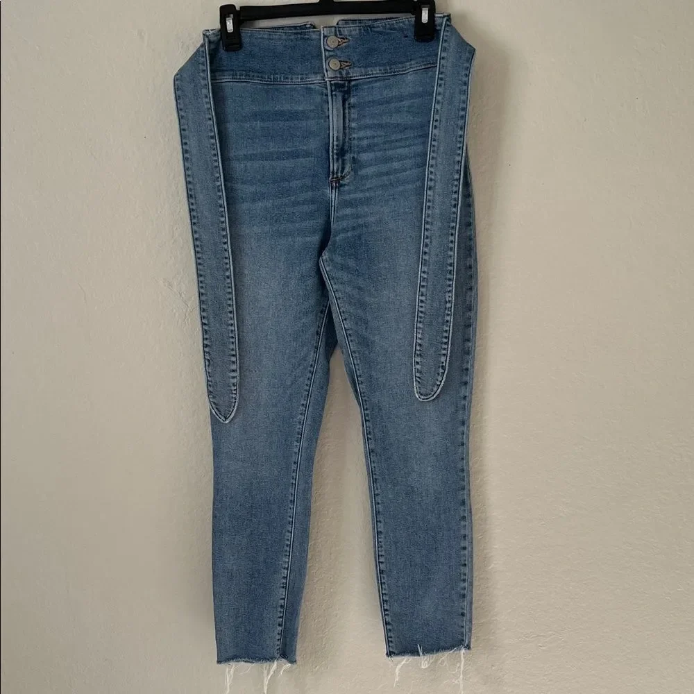 Abercrombie & Fitch  Ultra High-Rise Super Skinny Ankle Jeans in Size 6/ 28